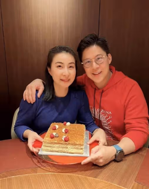 40歲郭晶晶罕穿漢服！造型清純氣質佳，獲眾人簇擁霍啟剛卻被忽視