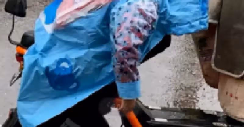 請客被兒子偷買了單，爸爸知道後跪地痛哭：監控下的一幕幕，刺痛億萬父母心