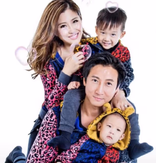 洪金寶兒子慶結婚10周年,曬全家福秀恩愛,與小9歲嬌妻有夫妻相