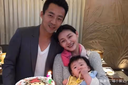 前妻再婚後汪小菲首次直播,鬍子拉碴頭髮凌亂,否認蹭大S熱度