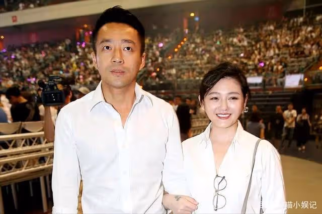 前妻再婚後汪小菲首次直播,鬍子拉碴頭髮凌亂,否認蹭大S熱度