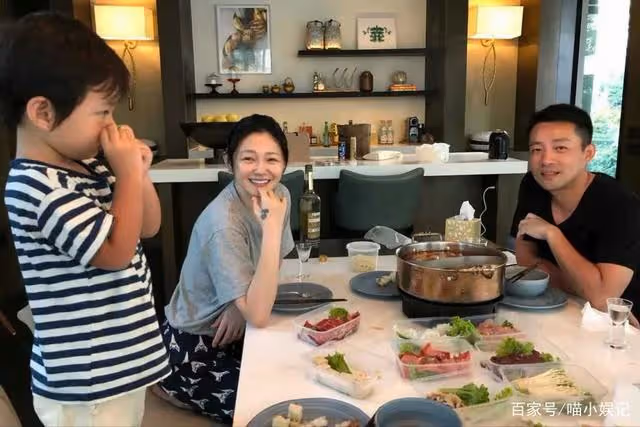 前妻再婚後汪小菲首次直播,鬍子拉碴頭髮凌亂,否認蹭大S熱度