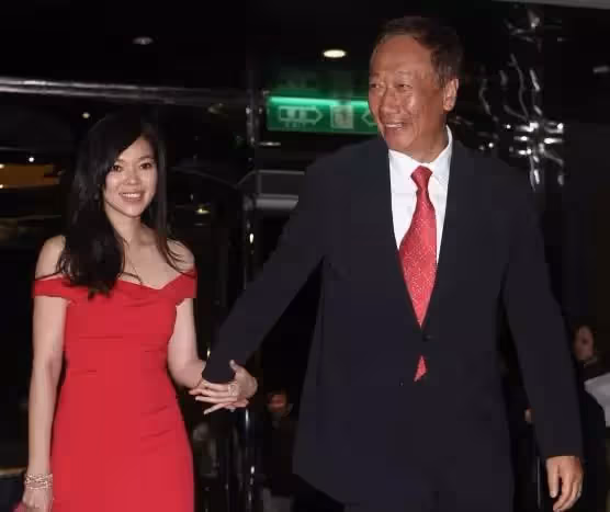 曾馨瑩嗆郭台銘「你大聲什麼」?嫁入豪門12年爆料老公「吃軟不吃硬」!用批公文溝通:以柔克剛!