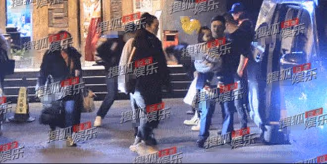 郭碧婷懷孕添實錘？與家人吃飯全程備受呵護，小腹隆起孕肚藏不住