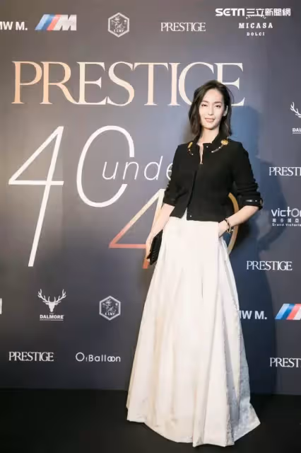 鄧麗君姪女曝光,笑憶【小時候不知她多紅】過年才見得到,穿姑姑舊衣現身,網讚:是一家人准沒錯!!