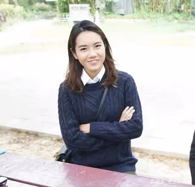 劉鑾雄長子宣布二婚喜訊，辦公室貼喜字儀式簡陋，女方身份引猜測