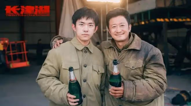 易烊千璽:被粉絲罵,靠實力逆襲成為演技派,他才是新時代的偶像