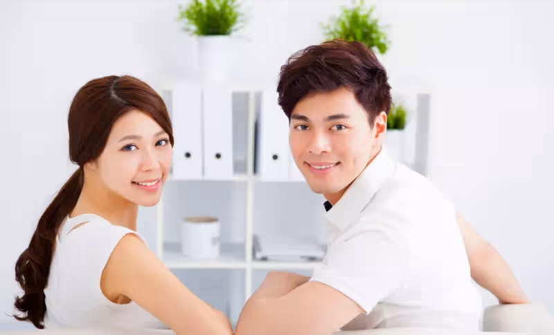 「坐完月子就趕緊回來，我媽都讓你氣病了」「請問你是誰？」
