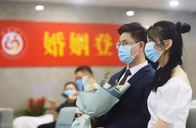 過門當晚，丈夫要妻子遵守5大家規，妻子：行，但我也有五個規矩