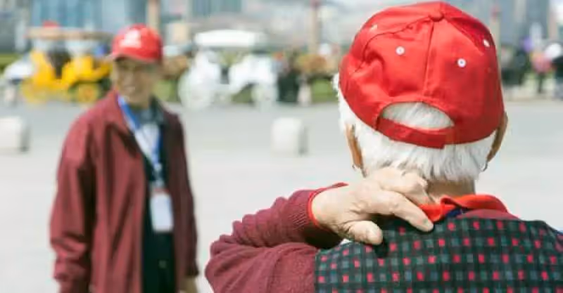 「我媽都離了，你裝死也沒人管」老人病重住院那天，被親孫子懟哭