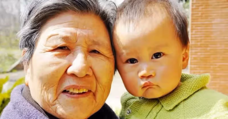 帶外孫6年，花光30萬退休金，親家母：女婿是外人，你住這不合適