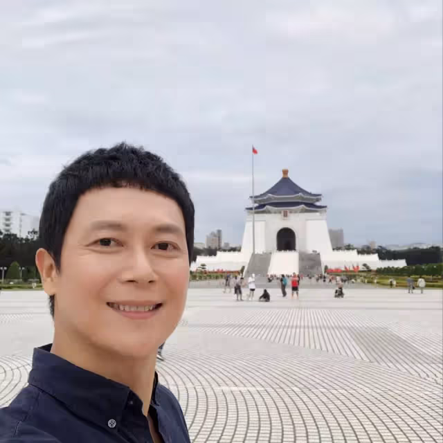 新鞋都買不起！王燦從小貧困「發奮努力賺錢」演成一哥 為爸爸「推掉千萬戲約」忍淚：根本叫不出我