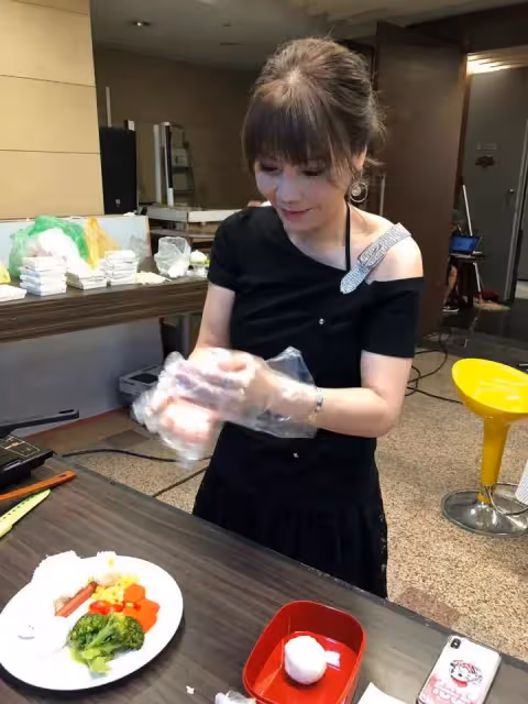 老公生意亮紅燈！甄莉決定「賣水餃救尪」月多撈40萬　自曝「在家都不敢講話」還得看對方臉色