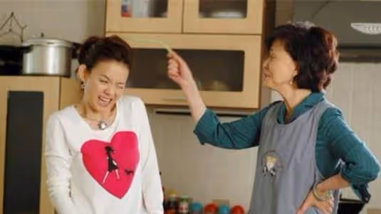 咱每月給婆婆三千她嫌少，哥嫂只給一千五，指門口，老公連夜送走