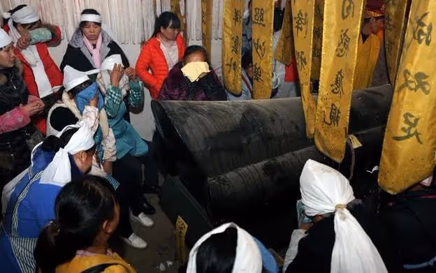 媽媽去世俺帶老公回家陪父親,他不管不顧,弟弟回家俺抱頭痛哭