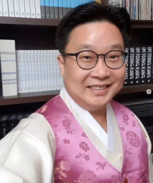 秋瓷炫泡菜翻譯不當被網暴,韓國教授公開批評,本人道歉態度卑微