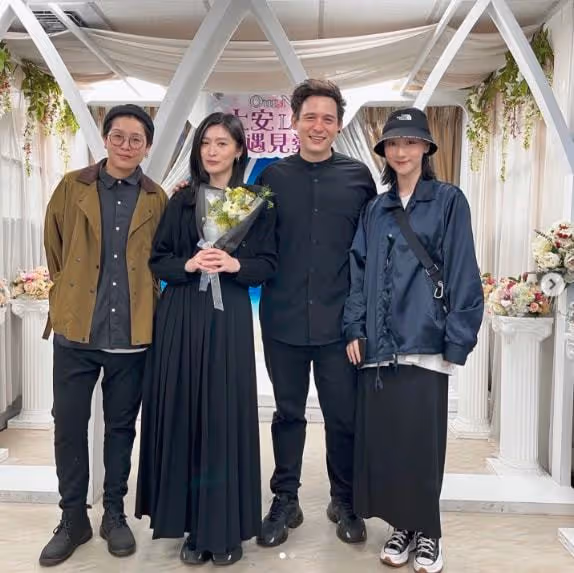 35歲男星高調官宣二婚!穿黑色情侶裝登記結婚,妻子被嘲小三扶正