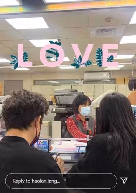 35歲男星高調官宣二婚!穿黑色情侶裝登記結婚,妻子被嘲小三扶正