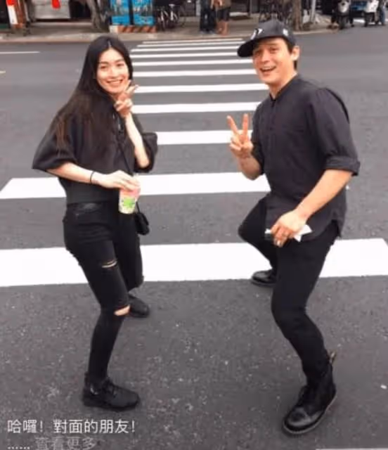 35歲男星高調官宣二婚!穿黑色情侶裝登記結婚,妻子被嘲小三扶正