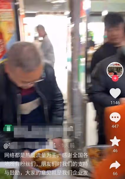 徐州知名網紅疑酒駕出車禍！躺救護擔架上大喊大叫，現場一片狼藉