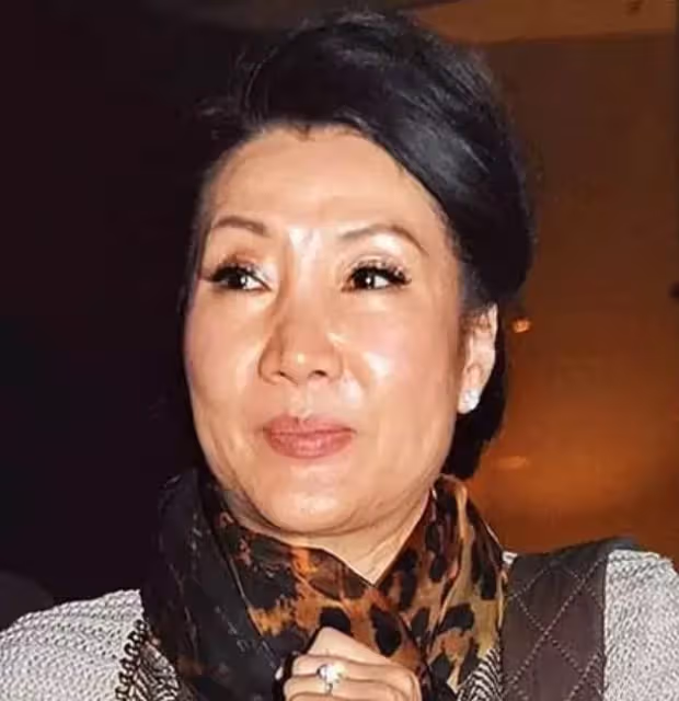 生3兒1女被拋棄！離開洪金寶31年後，「糟糠之妻」曹恩玉，過上了豪門生活