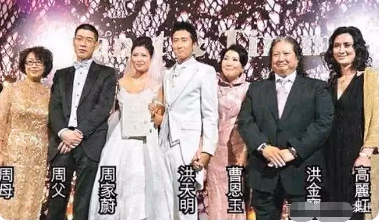 生3兒1女被拋棄！離開洪金寶31年後，「糟糠之妻」曹恩玉，過上了豪門生活