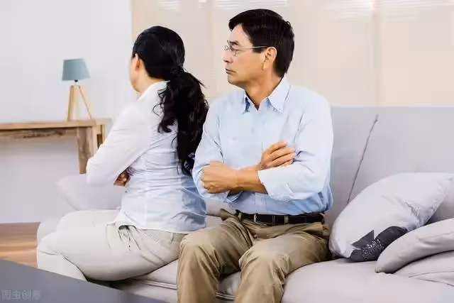 大哥把老母親趕回家，我接過來三個月「你還是回老家吧。」