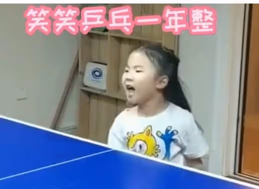 王楠5歲女兒打桌球，11:3力壓高自己半頭對手，氣場同母如出一轍