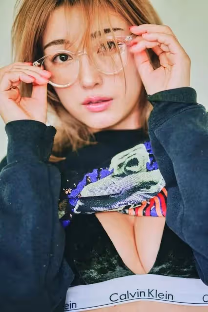 被全日本嫌棄的女人!因醜聞退圈毫無悔改之意,為復出謝罪痛哭拍大尺度寫真,網友:求放過...