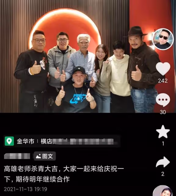 老戲骨高雄國外小店被偶遇，75歲頭髮濃密惹人羨，已全家移民國外