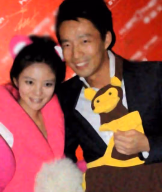 汪小菲夫婦11年情斷！曾為緋聞女友慶生卻愛上大S，秘戀20天閃婚