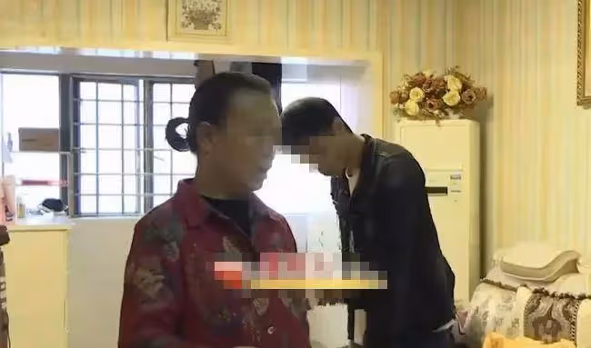 已婚男子吃飯還要媽媽喂，妻子：離婚！我不是你媽，不會供著你