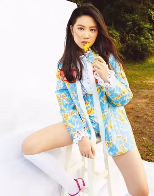 任達華17歲女兒美貌出眾！與「小鮮肉」同行被懷疑戀愛：老爸親自回應了