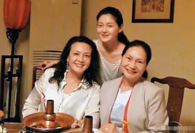張蘭回應汪小菲大s離婚！被勸爭奪孫子撫養權，直言尊重孩子決定