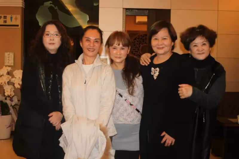 夏玲玲因姐弟戀被唱衰，相守至今35年，為家庭放棄夢想，今68歲重走求學路：是時候做自己了