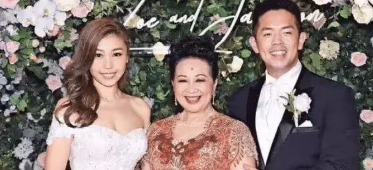 她被老公拋下險想不開,為養3個兒女咬牙復出,翻紅成富婆失蹤15年前夫,突現身跪求復合