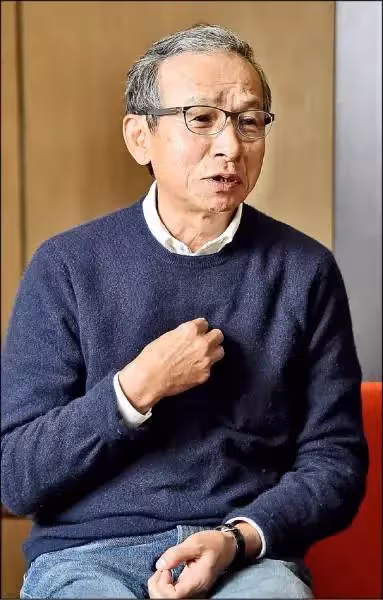 不懂別亂勸,吳念真親揭患憂鬱多年無助的心聲,深情謝愛妻容忍,認走不出父、弟妹輕生慟,深夜悼念惹淚