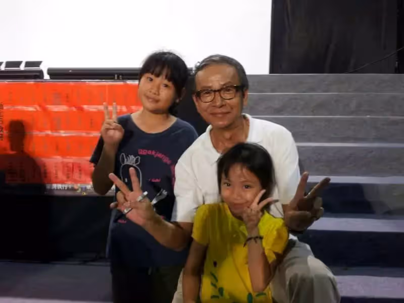 不懂別亂勸,吳念真親揭患憂鬱多年無助的心聲,深情謝愛妻容忍,認走不出父、弟妹輕生慟,深夜悼念惹淚