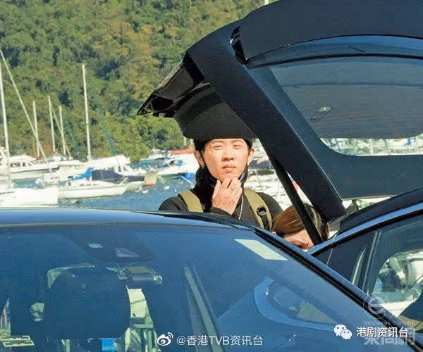 背住老外男友!TVB星二代拖紋身男入酒店斷正