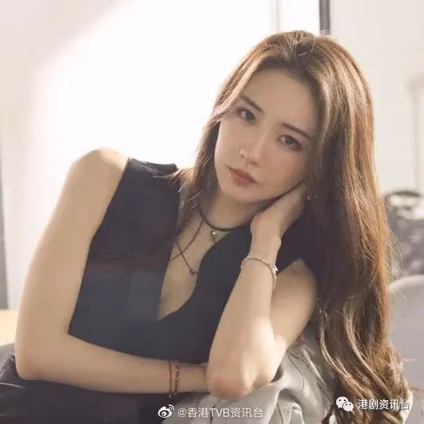 TVB最紅女歌手被拍到訪吳卓羲家！遲遲未走疑過夜享受二人世界