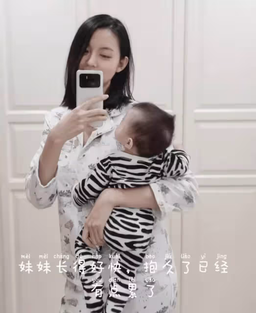 「世界小姐」張梓琳罕曬二胎高清側顏，妹妹五官秀氣像混血兒，顏值不輸姐姐