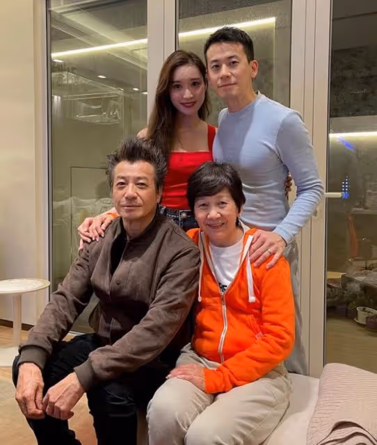 石修奢華豪宅慶71歲生日，全家福曝光，妻子氣質好兒子兒媳顏值高