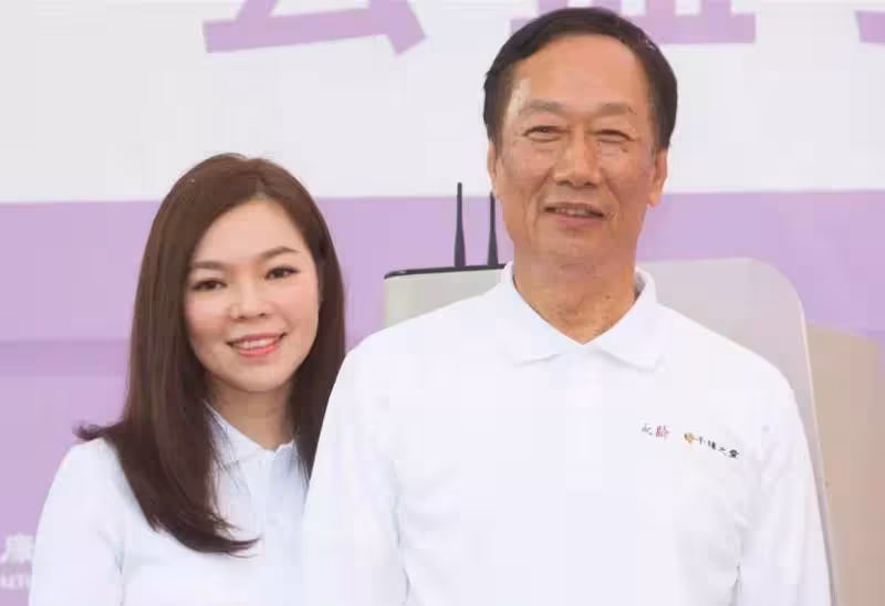 曾馨瑩娘家背景曝光,40年前比郭台銘強「行善大戶」捐地蓋小學「一家人低調不沾光」