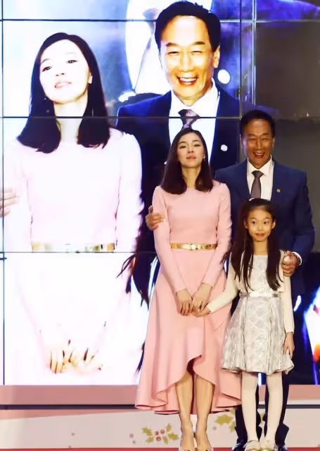 曾馨瑩娘家背景曝光,40年前比郭台銘強「行善大戶」捐地蓋小學「一家人低調不沾光」