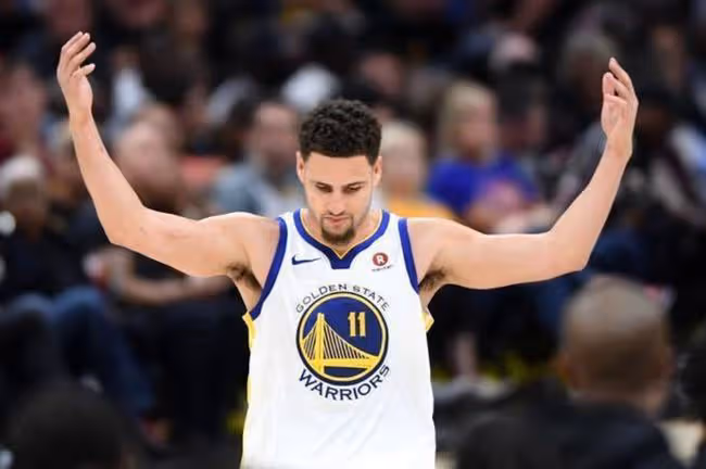 NBA的知名美女拉奇福德，是布澤爾的女神，湯普森也淪陷了