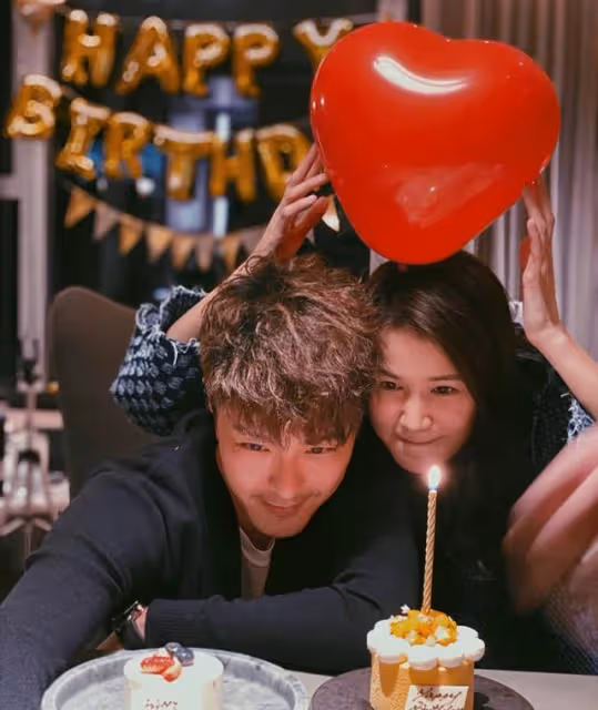 TVB知名男星迎45歲生日！愛妻卡點送祝福，網友催促：趕快生小孩