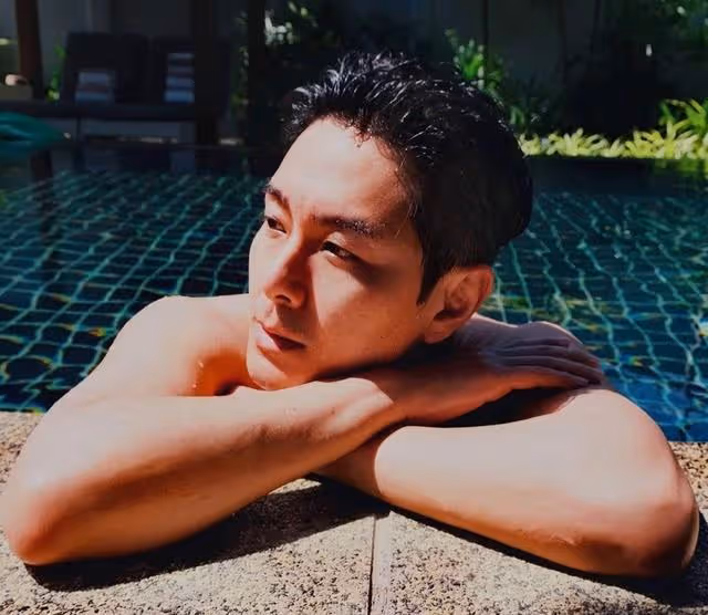 TVB知名男星迎45歲生日！愛妻卡點送祝福，網友催促：趕快生小孩