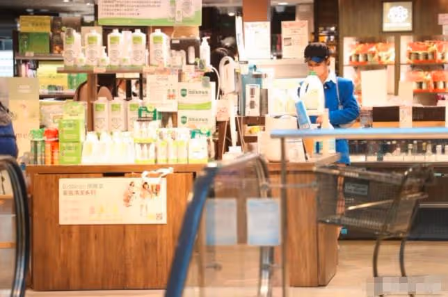 25歲港星自曝家人均確診,本人成幸運兒未被感染,全家吃中藥調理