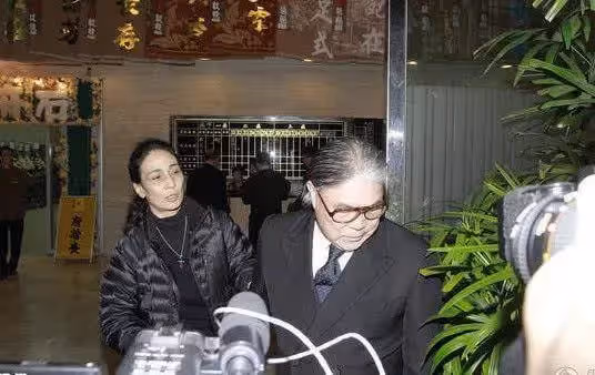 何超英：眼睜睜看著朱玲玲取代我無能為力，霍震霆給我最後的體面