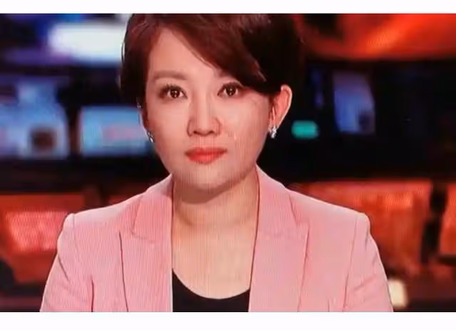 7位央視主播罕見情緒崩潰，鏡頭前淚流不止，各有各的痛心原因